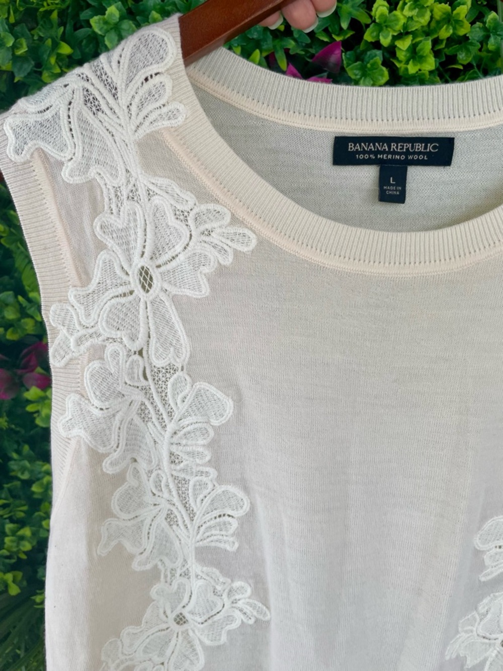 Banana Republic 100% Merino Wool Lace Appliqué Sweater Tank Top Ivory Large - Picture 5 of 8